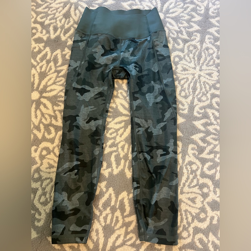 Camouflage Leggings NWOT By GAP size Xsmall